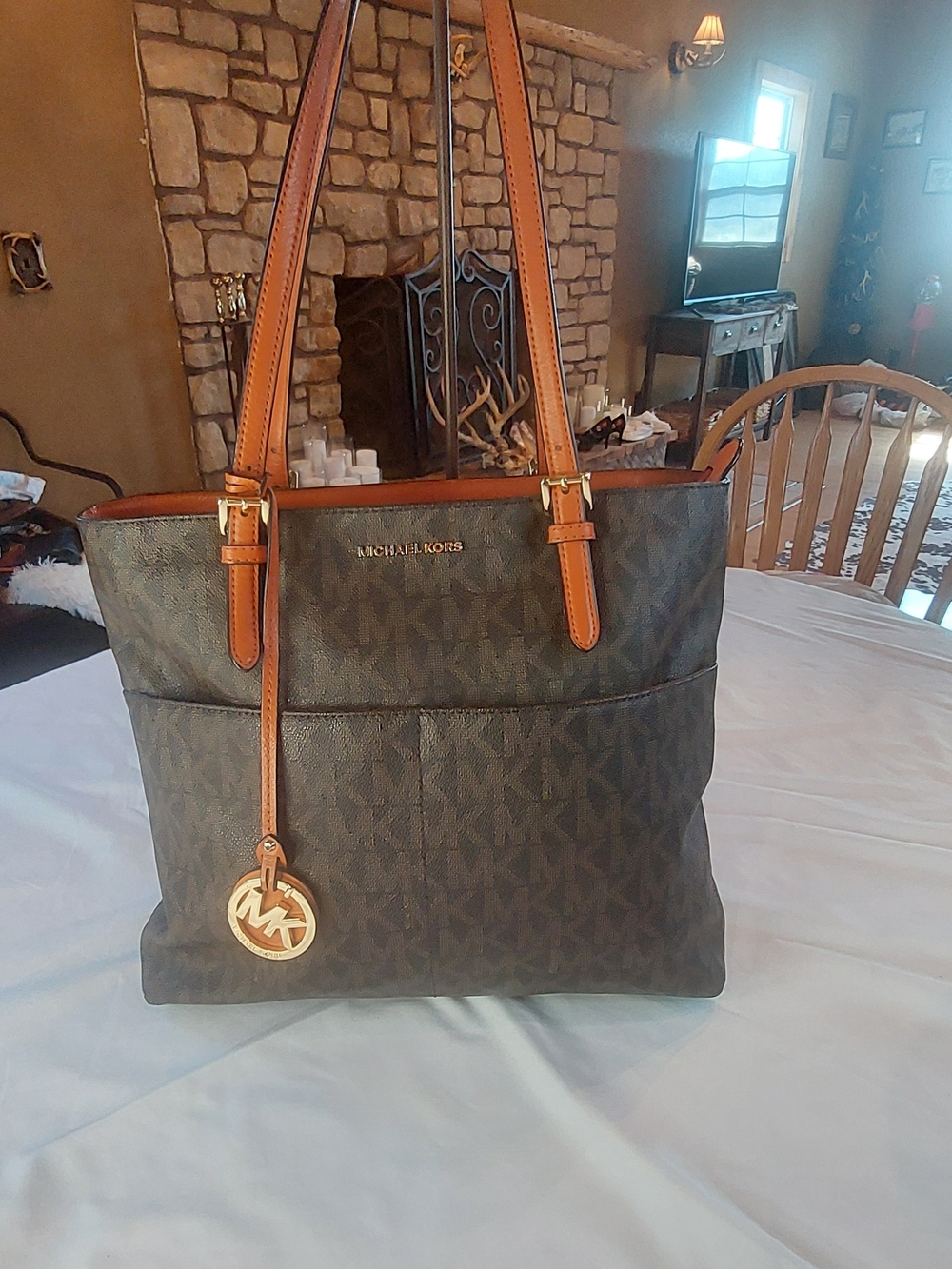 Michael Kors Bedford Large Pocket Tote vibrant dark brown MK And Tangerine